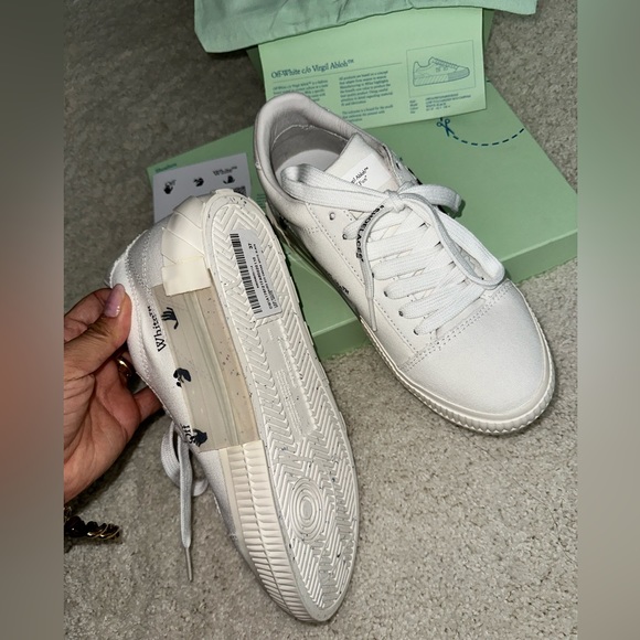 OFF WHITE - Picture 4 of 8